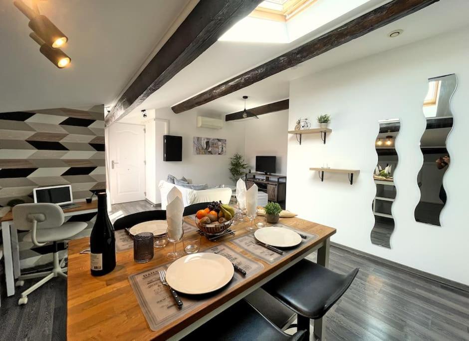 Charme Urbain Sous Les Toits-Terrasse/Clim/Parking Lägenhet Béziers Exteriör bild